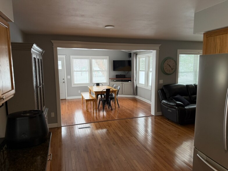 Building Photo - 1507 Andaman St