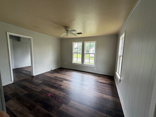 Building Photo - 433 Yarborough St