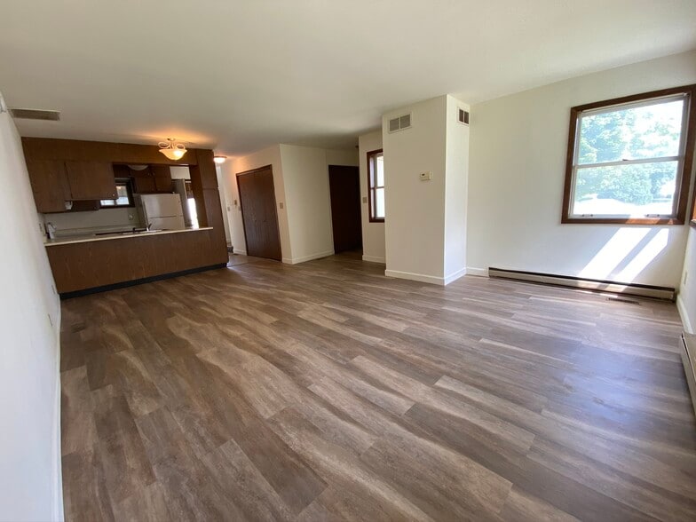 Building Photo - 901 Hartwell Dr