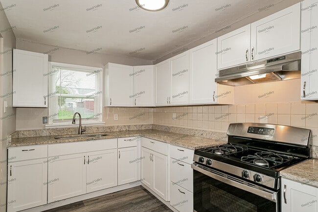 Building Photo - 2007 Huntington Ave