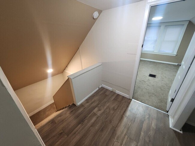 Building Photo - Charming 5-Bedroom Property in Prime Location (Section 8 vouchers Accepted)