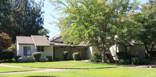 Building Photo - Valley Oaks