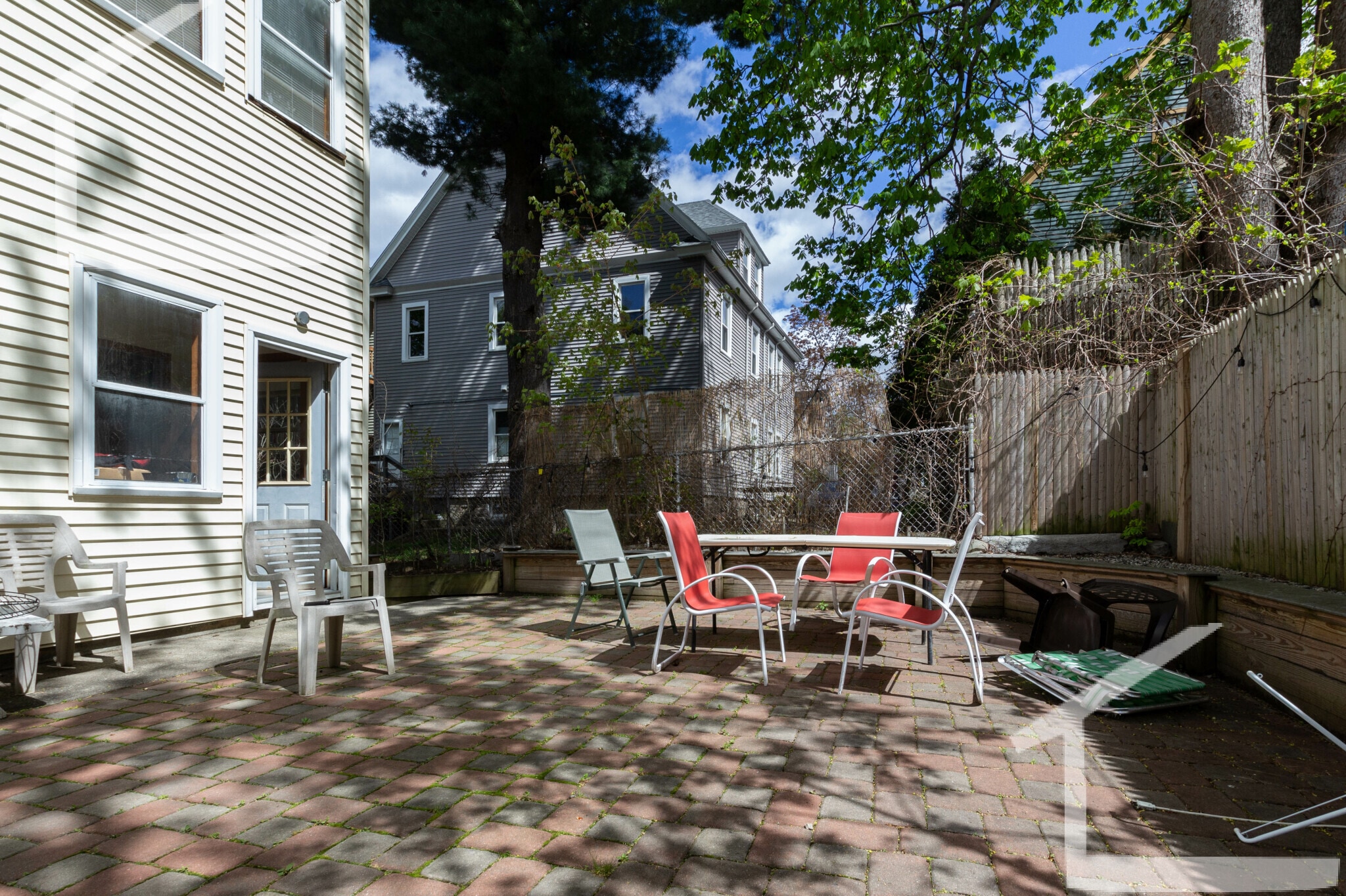 Building Photo - 12 Montcalm Ave