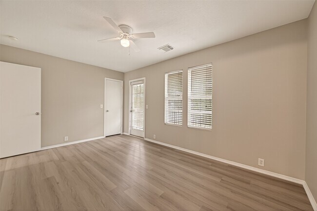 Building Photo - 16847 Mammoth Springs Dr