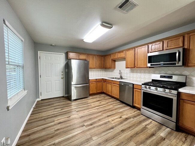 Building Photo - 408 Radam Ln