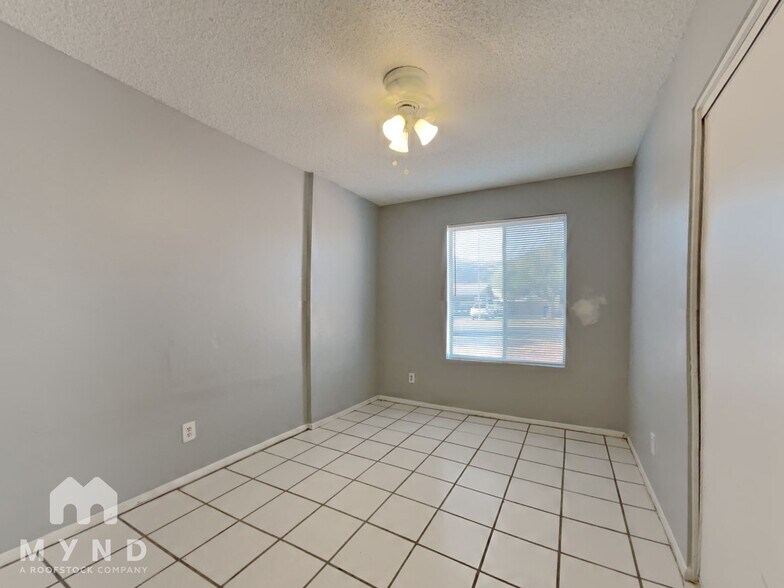 Building Photo - 1916 E Ardmore Dr