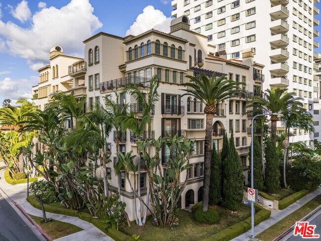 Building Photo - 10795 Wilshire Blvd