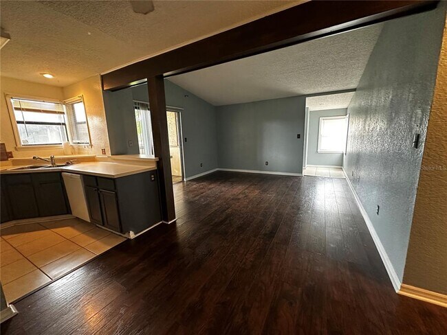 Building Photo - 2942 Antique Oaks Cir