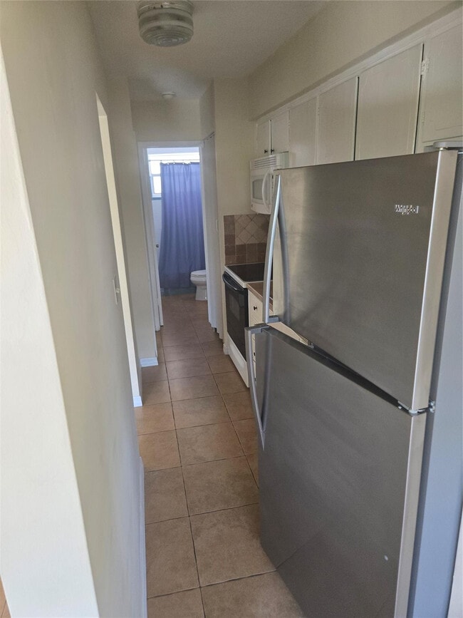 Building Photo - 1416 NE 5th Ct