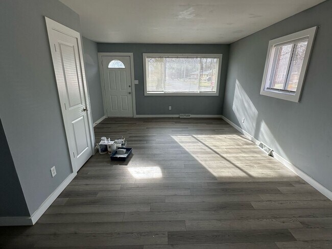 Building Photo - Available Now- Renovated Southside 2BR/1BA...