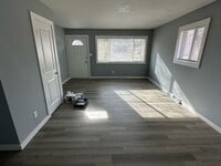 Building Photo - 130 W Pinewood Dr