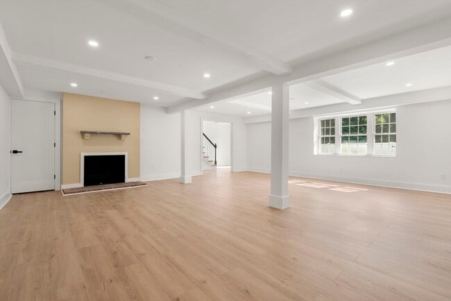 Building Photo - 576 Grove St