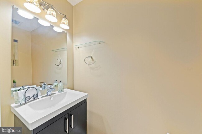 Building Photo - 41 Quince Ct