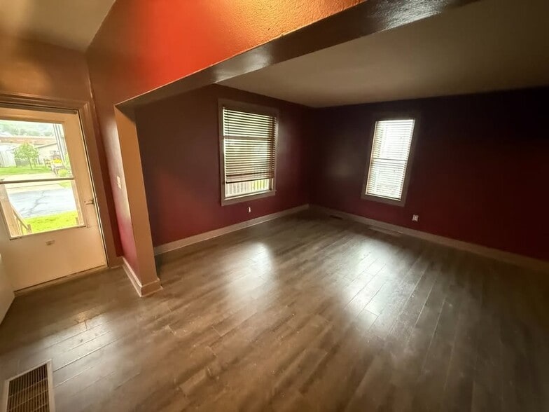 Building Photo - 411 Knarr St