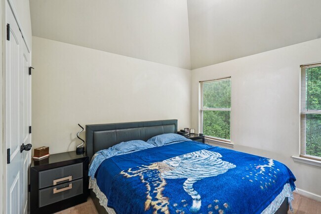 Building Photo - 115 Village Park Dr