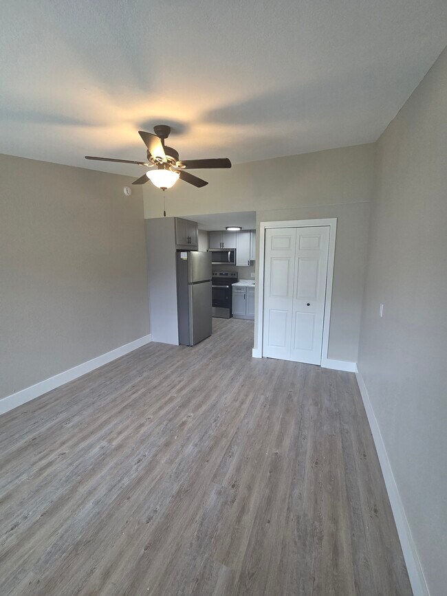 Building Photo - Holly Park Square Apartments