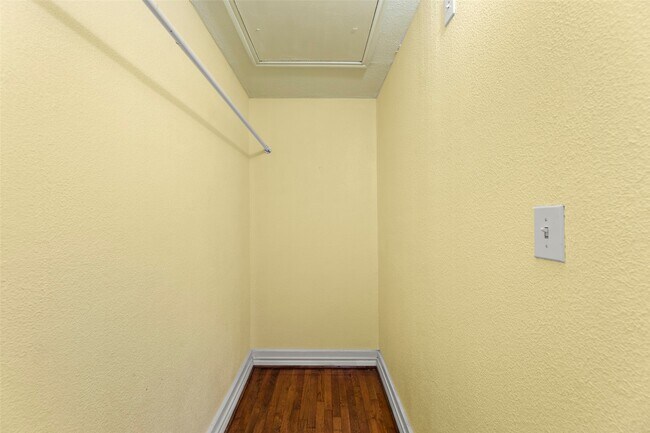 Building Photo - 1535 W 25th St