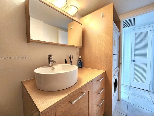 Building Photo - 2030 S Ocean Dr