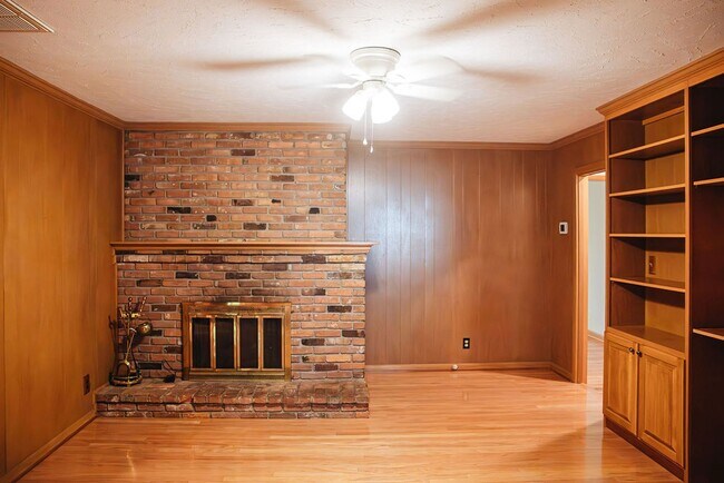 Building Photo - 3 Bed 3 Bath Home