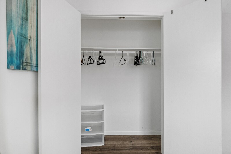 Building Photo - 21 S Venice Blvd