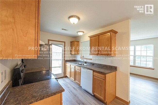 Building Photo - 1155 S Craftsman St