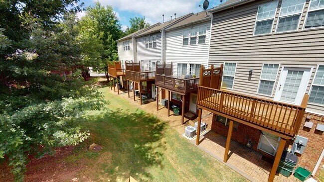 Building Photo - Double Master Townhome in South Park