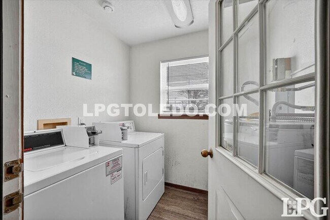 Building Photo - 1230 Bedford Woods Dr