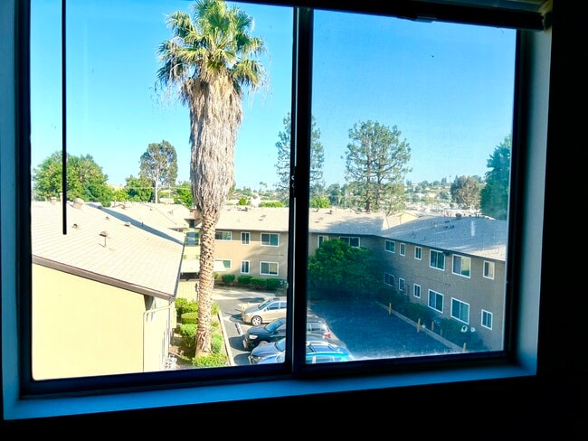 Building Photo - 11150 Glenoaks Blvd