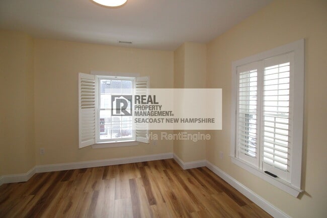 Building Photo - 33 Columbia St