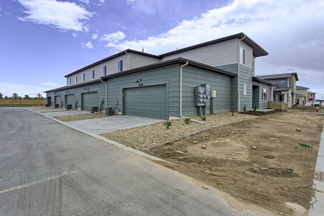 Building Photo - 4768 Champlain Dr