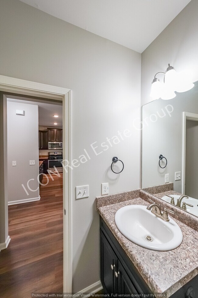 Building Photo - 3/3 Townhome with 2 car garage