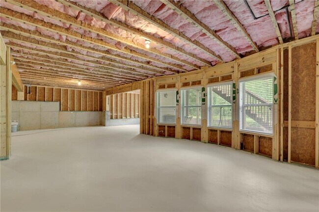 Building Photo - 4425 Holton Ave