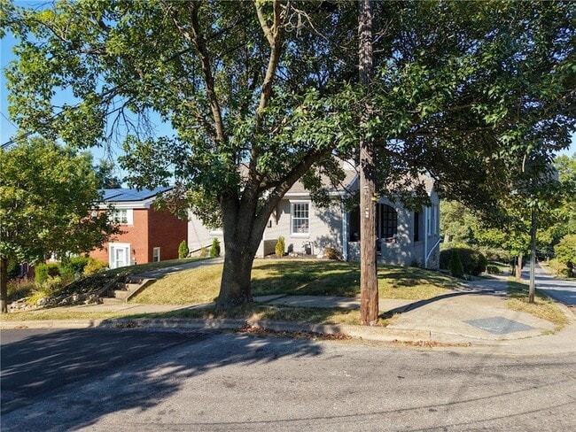 Building Photo - 261 Catalpa Pl