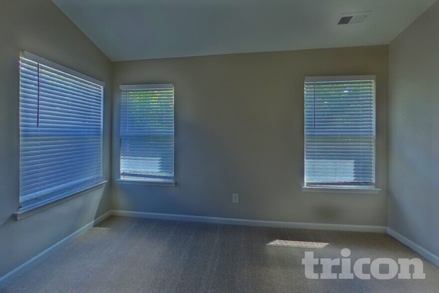 Building Photo - 1413 Eastway Dr
