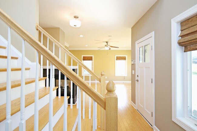 Building Photo - Spacious Downtown Home Convenient to UVA Medical Center