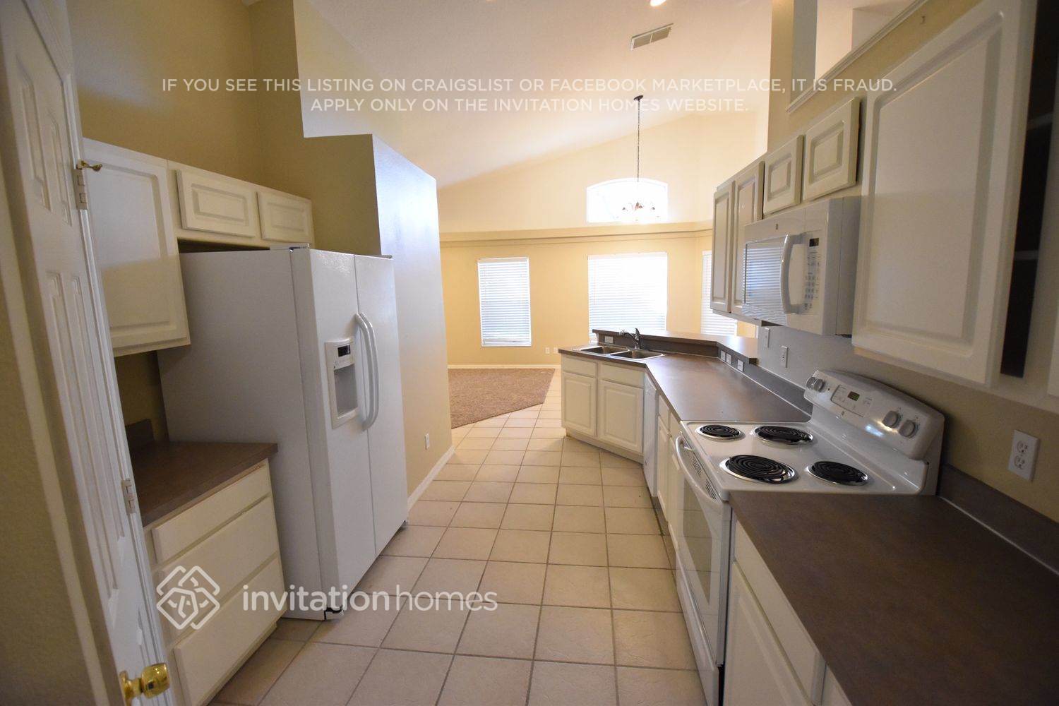 Building Photo - 300 Balogh Pl