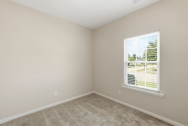 Building Photo - 401 Olde Ivey Square