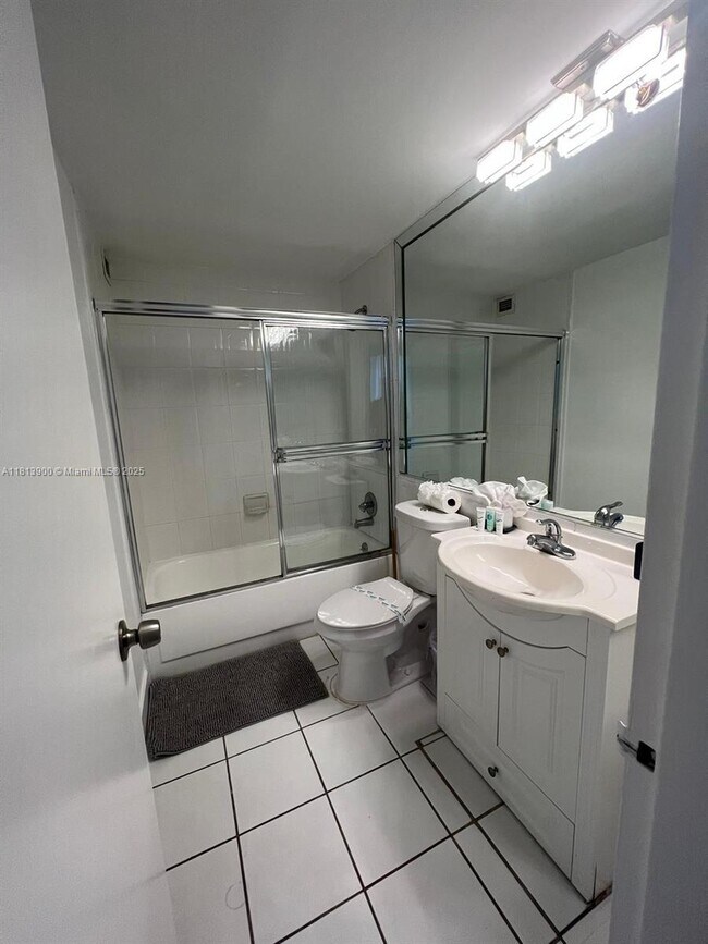 Building Photo - 3505 S Ocean Dr