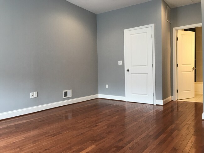 Building Photo - Charming 2 Bedroom/2.5 Bathroom Townhome in Highlandtown, MD!