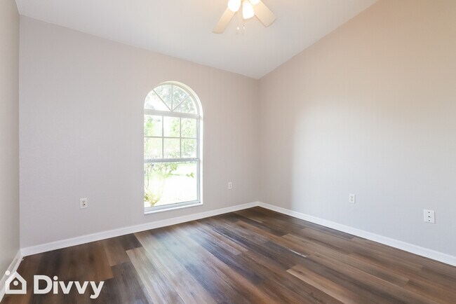 Building Photo - 3801 Country Bend E