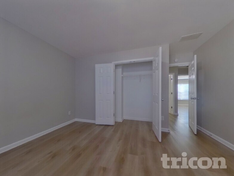 Building Photo - 890 Georgian Hills Dr