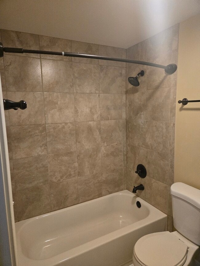 Building Photo - 4V S Fernwood Dr