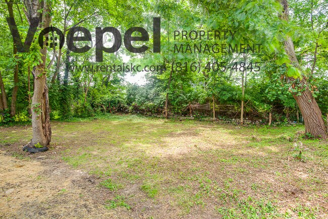 Building Photo - 3 Bedroom 1.5 Bath Fully Renovated Home