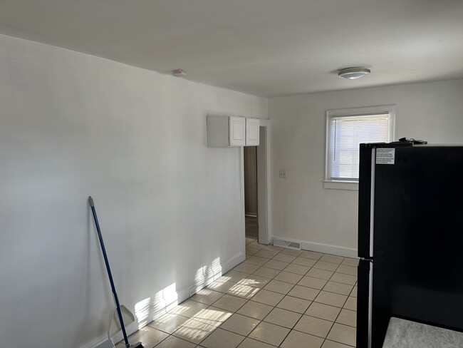 Building Photo - 421 Gossett St