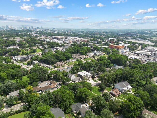 Building Photo - 828 Kirkwood Ave