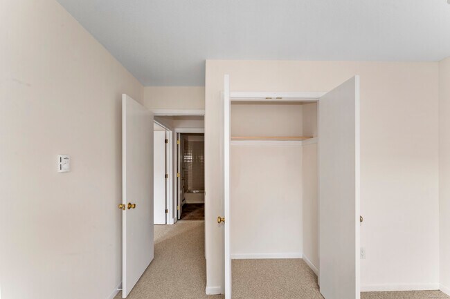 Building Photo - 1 Fairfield Ave