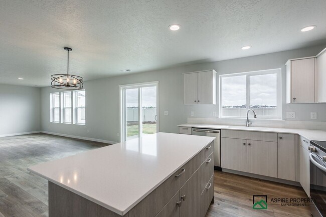 Building Photo - Brand New 5 Bed 3 Bath home 2600sf+ and a 3 car garage