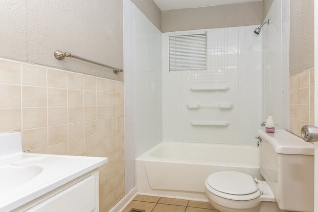 Building Photo - 304 Beard St SW