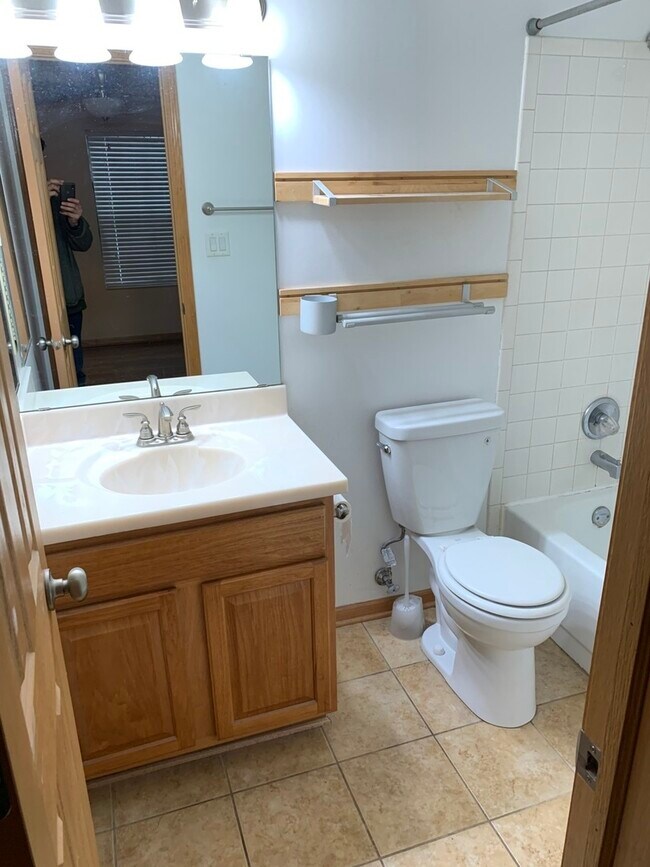 Building Photo - 1919 N Hicks Rd