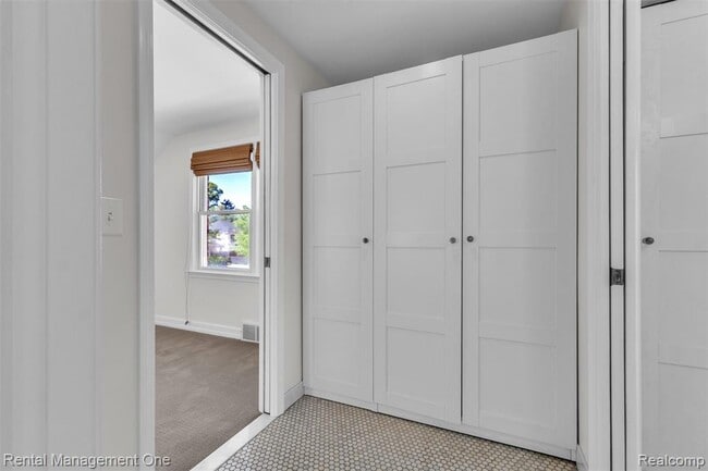 Building Photo - 2711 Dorchester Rd